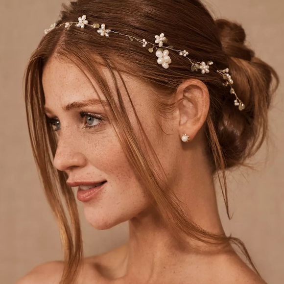 Anthropologie Accessories - Anthropologie Pearl Floral Wire Headband in White and Gold
